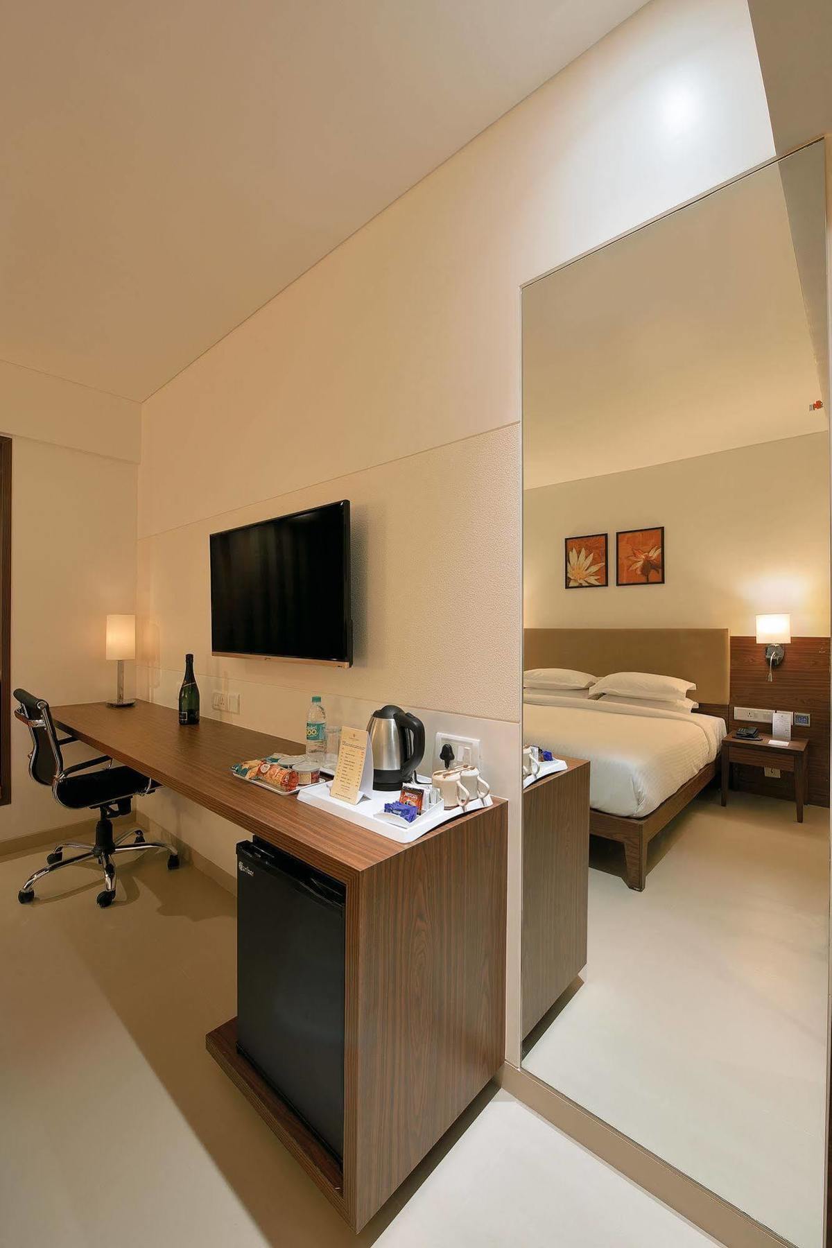 Krishna Palace Hotel - Ambernath Ambarnath Extérieur photo