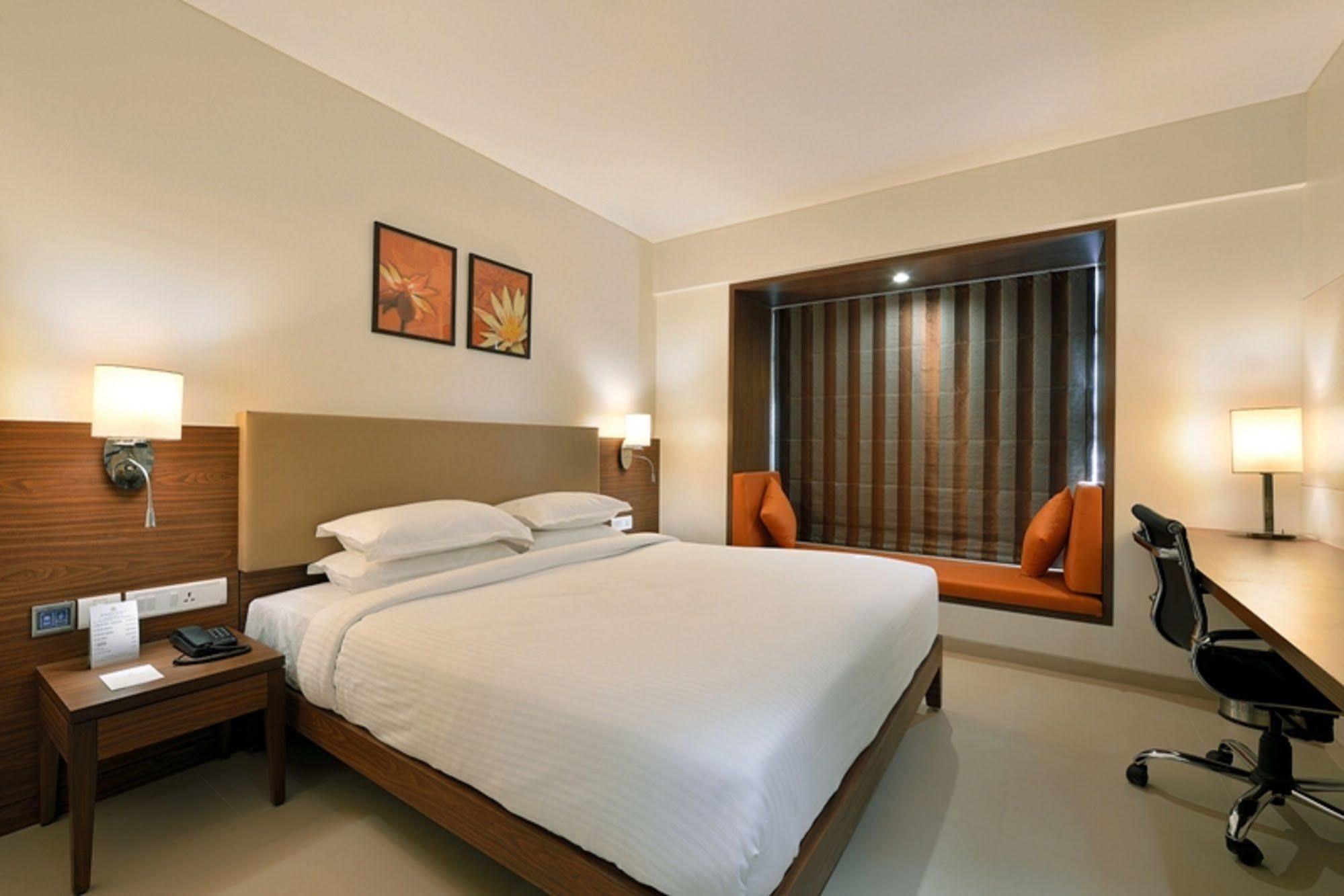 Krishna Palace Hotel - Ambernath Ambarnath Extérieur photo